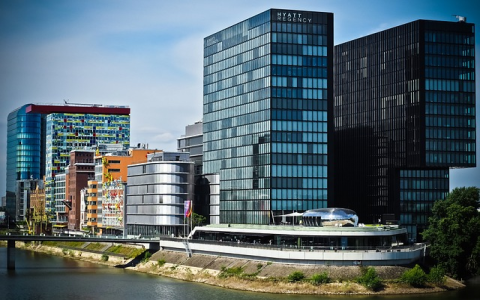 1. 单选题产品研发的动力源于()。?A.产业链条B.战略意义C.市场D.政策